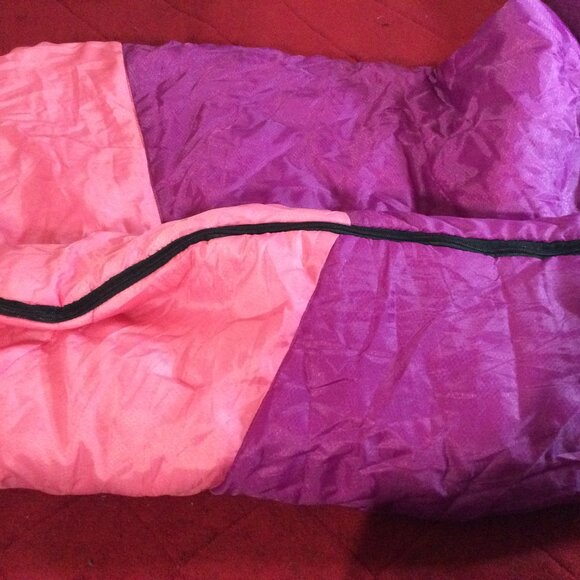 Gold Armour Sleeping Bag for Adults or Kids - Picture 7 of 9